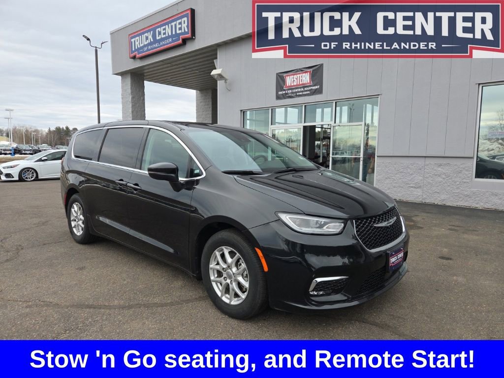 Used 2023 Chrysler Pacifica Touring-L FWD image 1