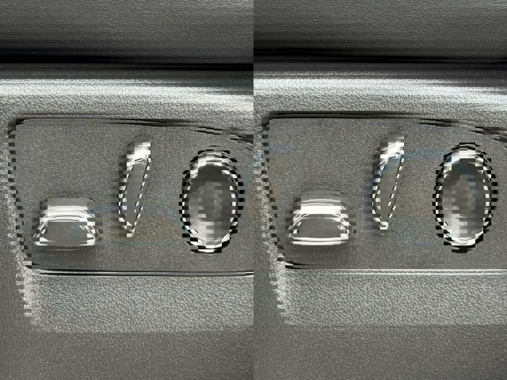 Certified 2025 Cadillac Escalade Premium Luxury w/ Touring Package image 20