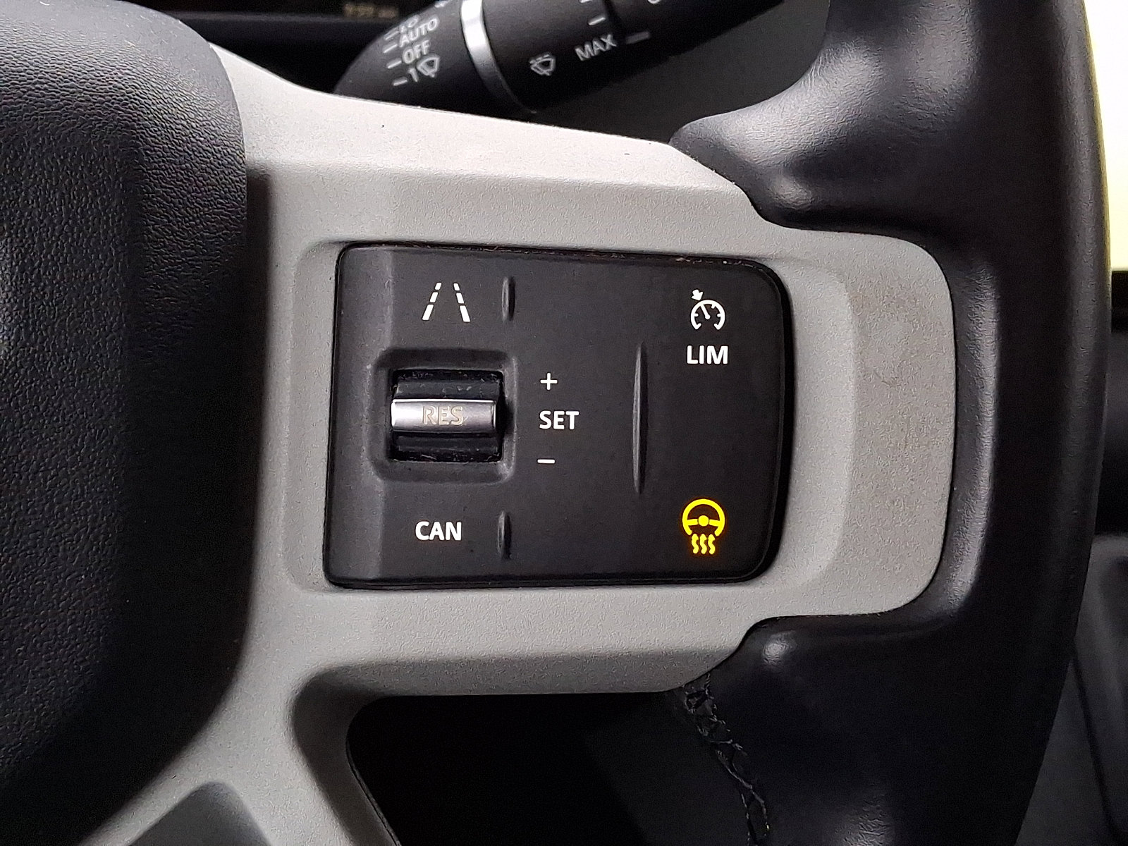 Used 2023 Land Rover Defender 90 S image 22