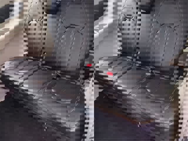 Used 2023 Chrysler Pacifica Touring-L image 36