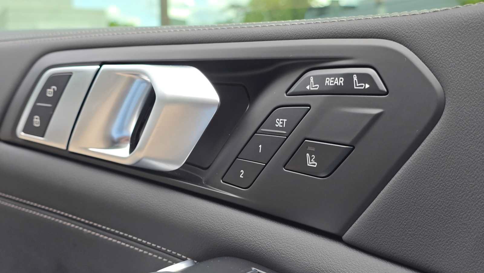 Used 2025 BMW X7 xDrive40i w/ Premium Package AWD/4WD image 24