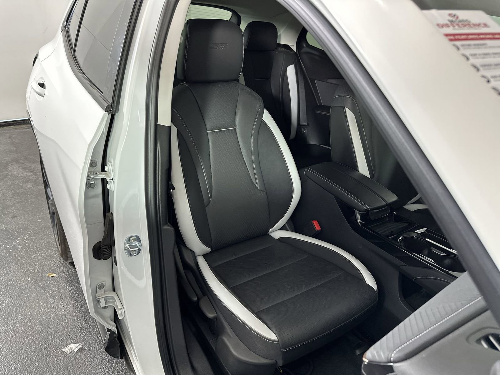 Used 2025 Buick Envision Sport Touring image 27