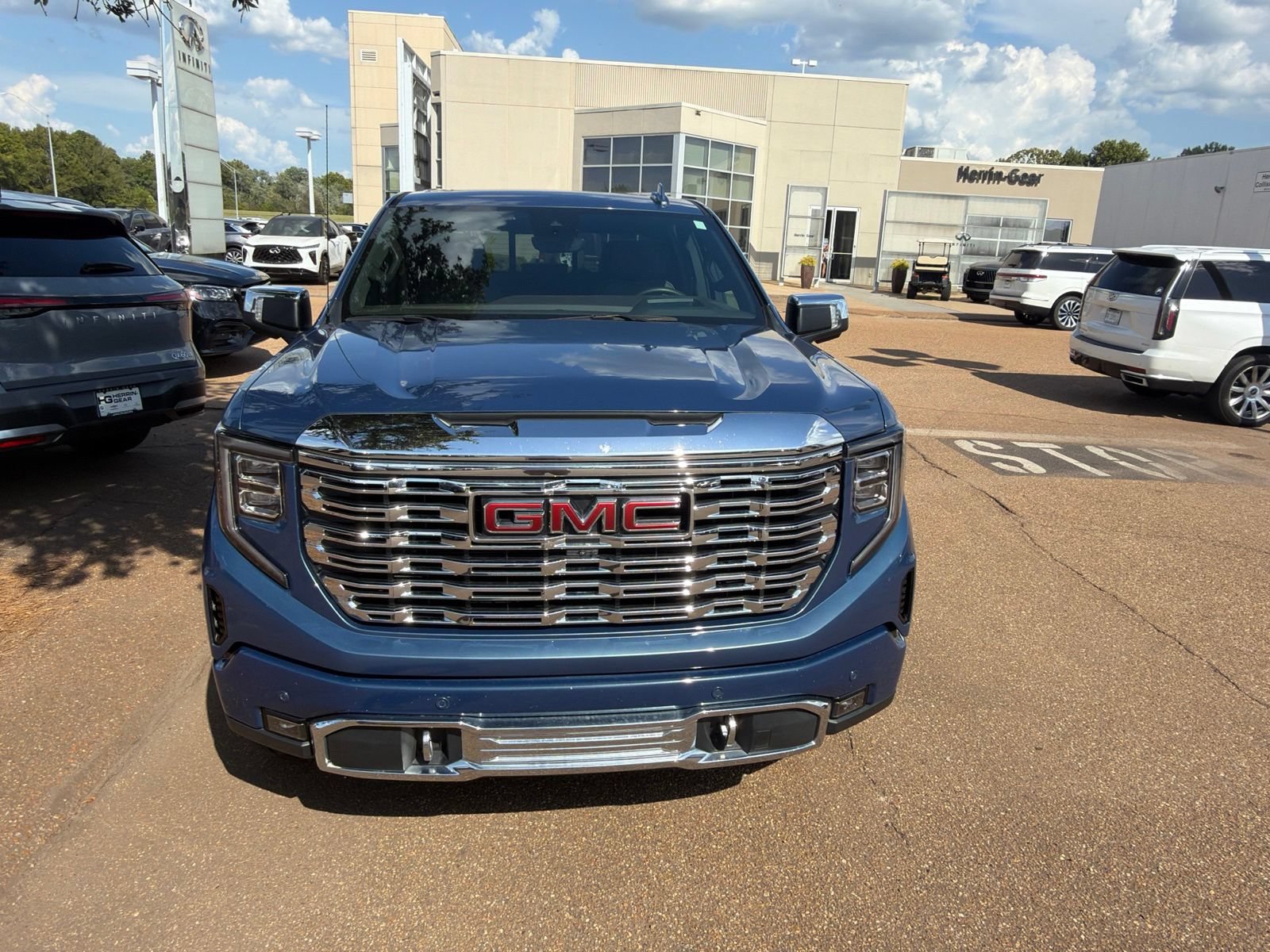 Used 2024 GMC Sierra 1500 Denali w/ Technology Package AWD/4WD image 3