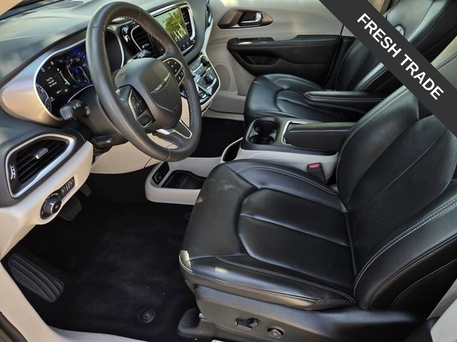 Used 2023 Chrysler Pacifica Touring-L FWD image 21