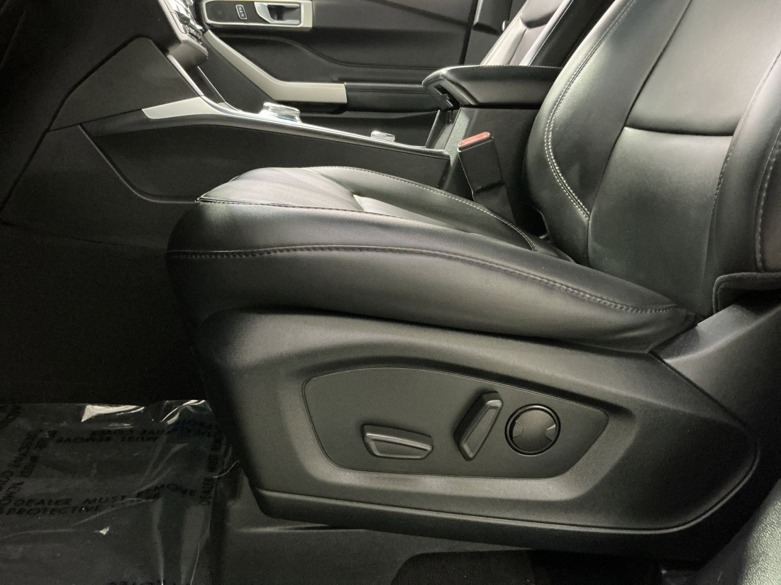 Used 2022 Ford Explorer XLT w/ Equipment Group 202A AWD/4WD image 15