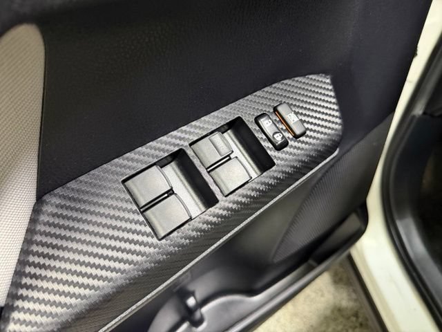 Used 2015 Toyota RAV4 LE AWD/4WD image 18