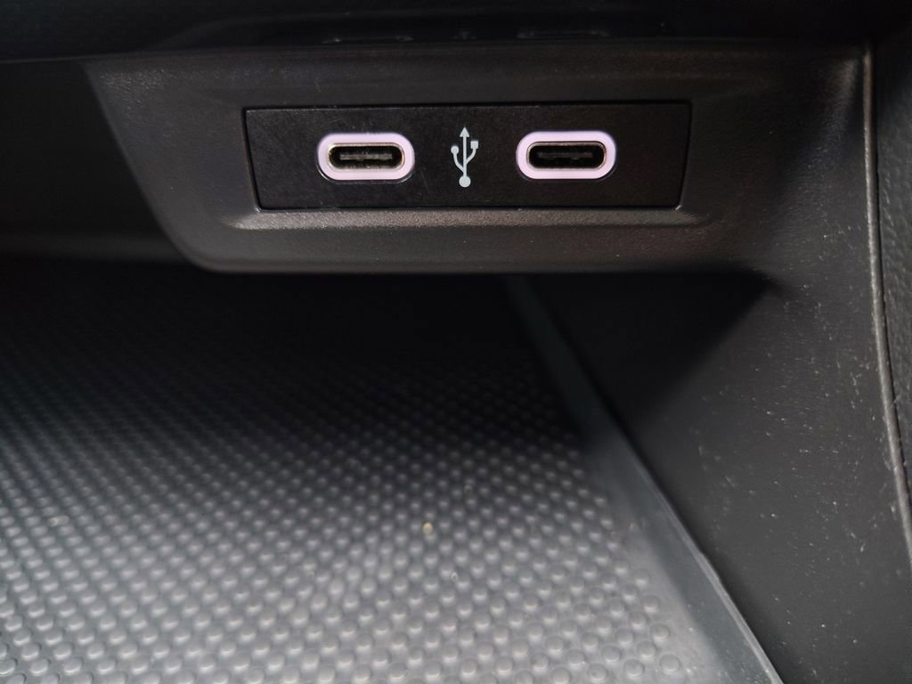 Used 2023 Volkswagen Jetta SE w/ Panoramic Sunroof Package image 6