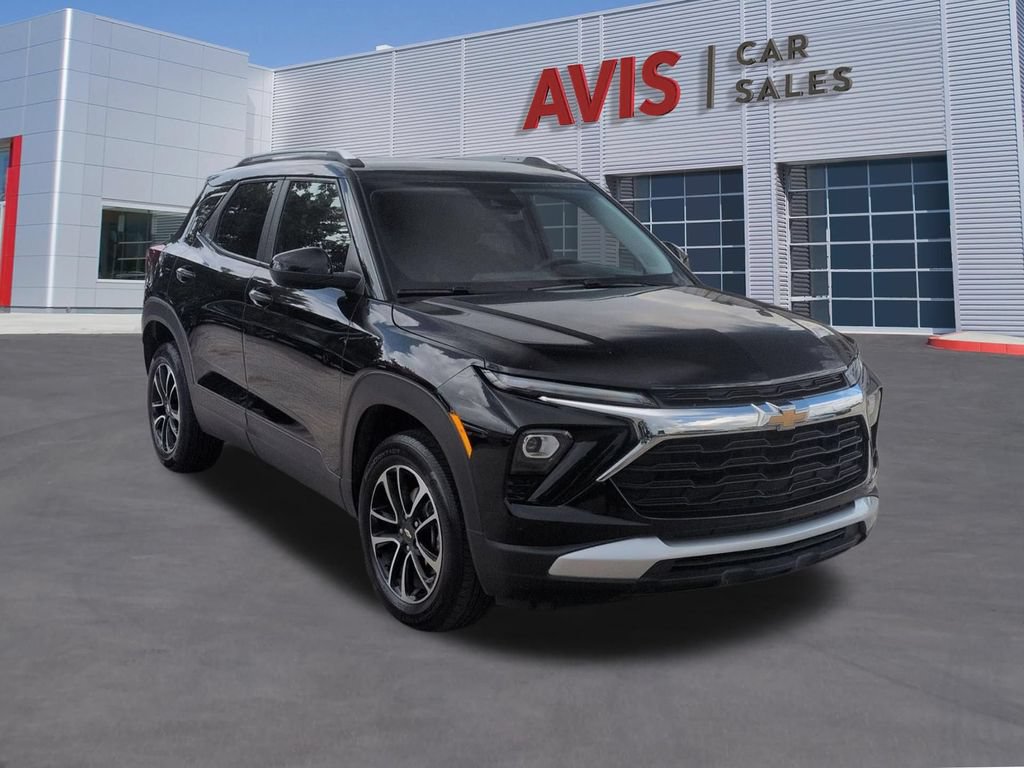 Used 2025 Chevrolet TrailBlazer LT AWD/4WD image 3