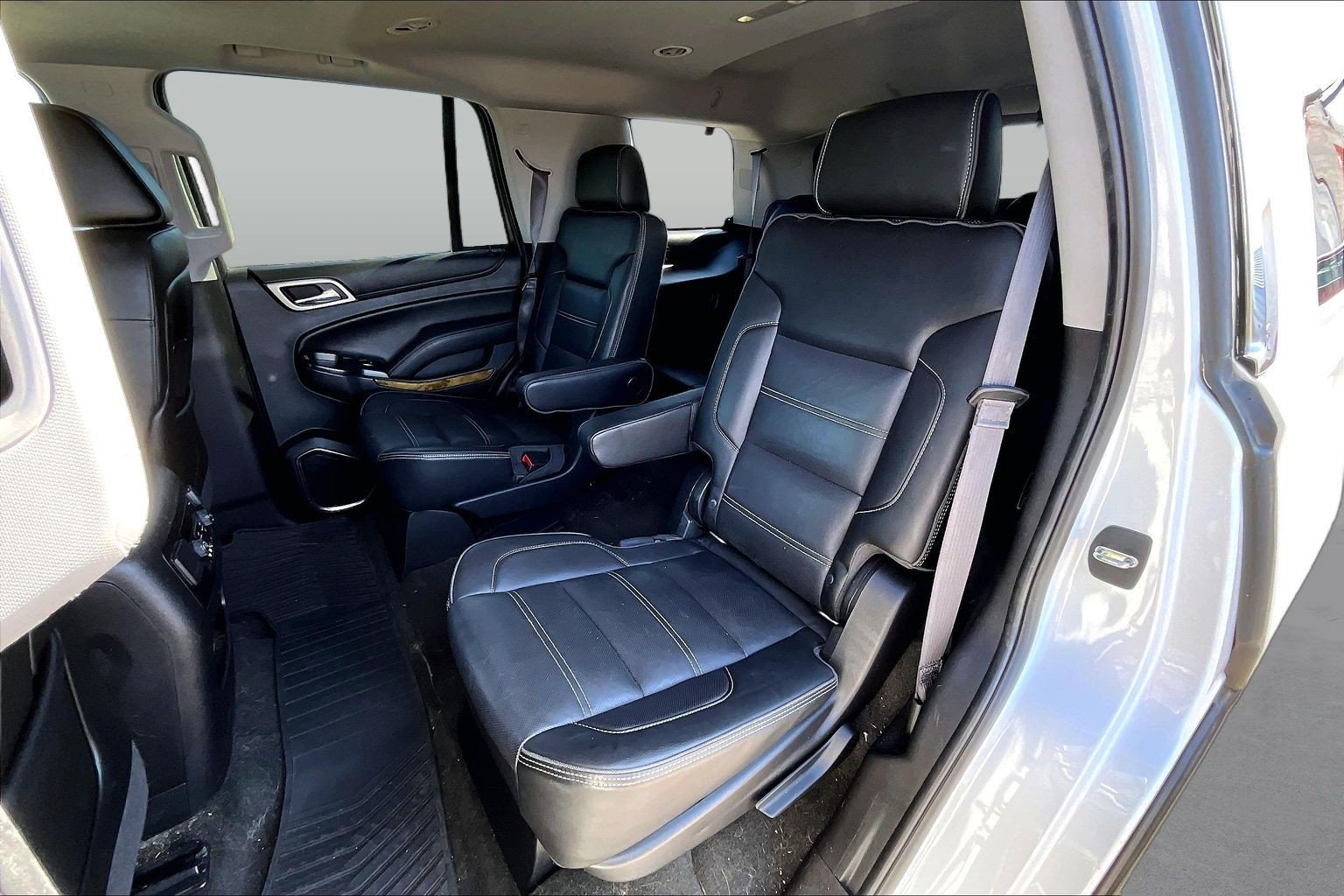 Used 2016 GMC Yukon Denali w/ Open Road Package AWD/4WD image 27