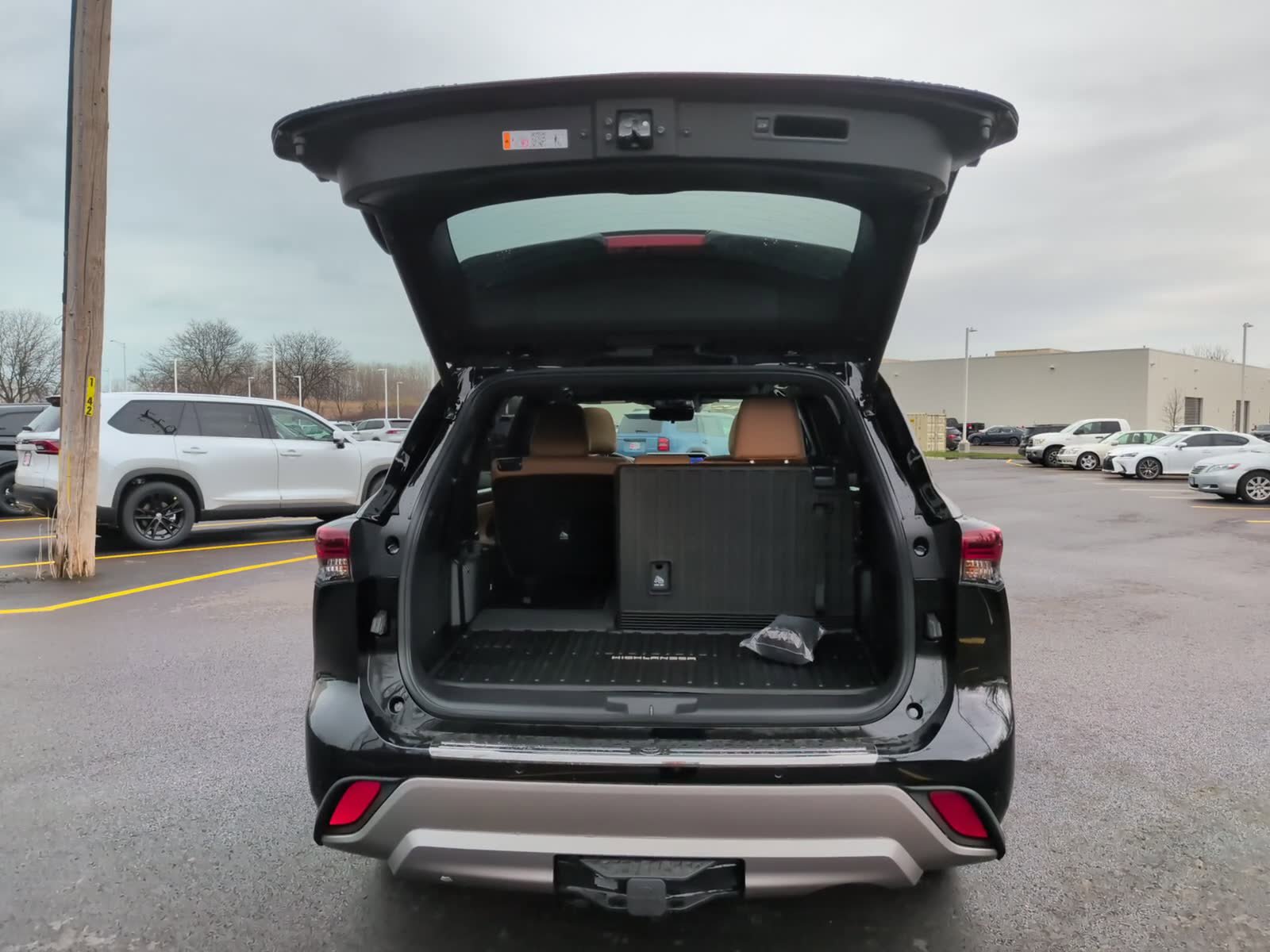 New 2026 Toyota Highlander Platinum image 12