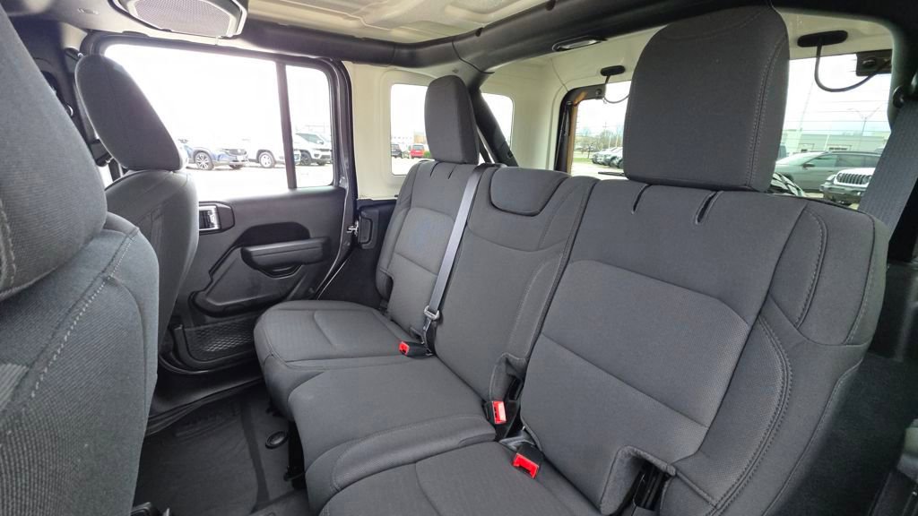 Used 2022 Jeep Wrangler Unlimited Sport image 17