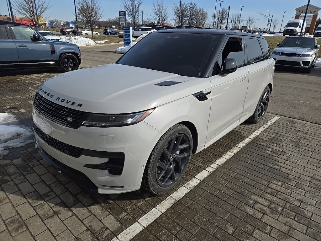 Used 2025 Land Rover Range Rover Sport Dynamic SE image 1