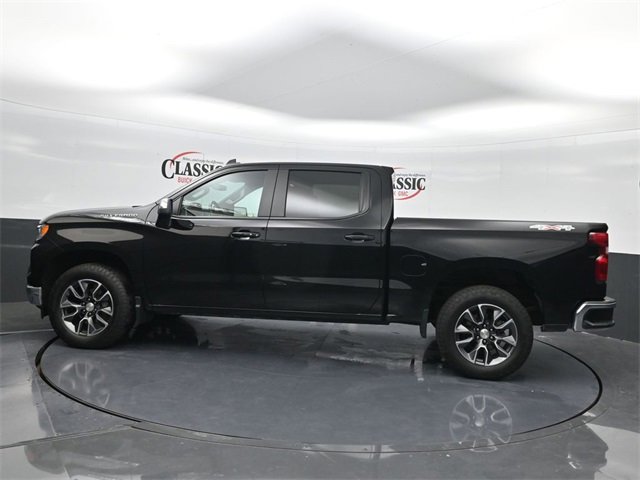 Used 2024 Chevrolet Silverado 1500 LT image 2