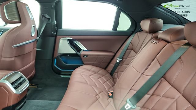 Used 2023 BMW 760i xDrive AWD/4WD image 28