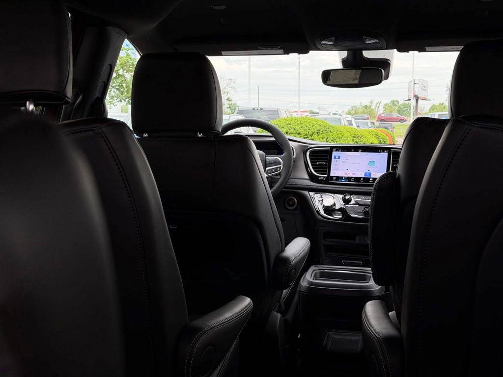 New 2027 Chrysler Pacifica Select FWD image 46