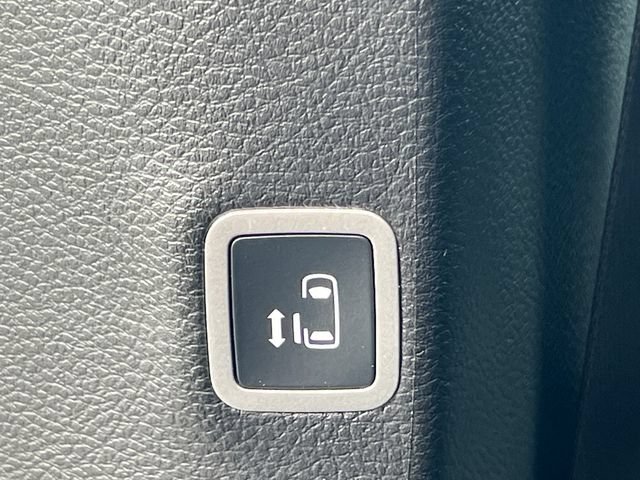 New 2027 Chrysler Pacifica Select AWD/4WD image 35