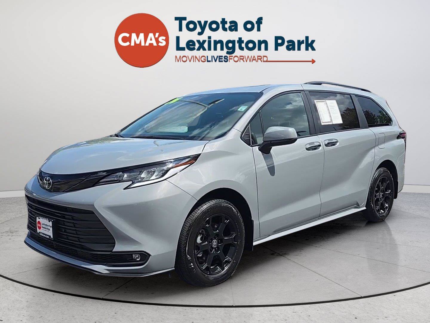 Used 2026 Toyota Sienna XLE Woodland Edition AWD/4WD image 1