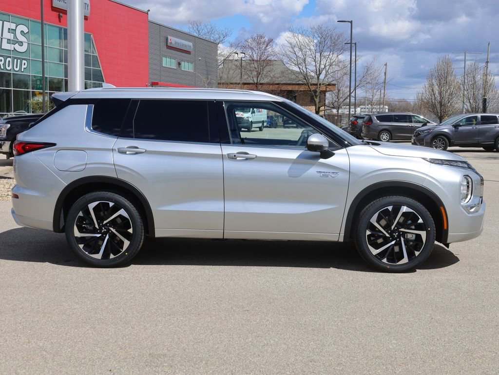 New 2025 Mitsubishi Outlander SE image 11