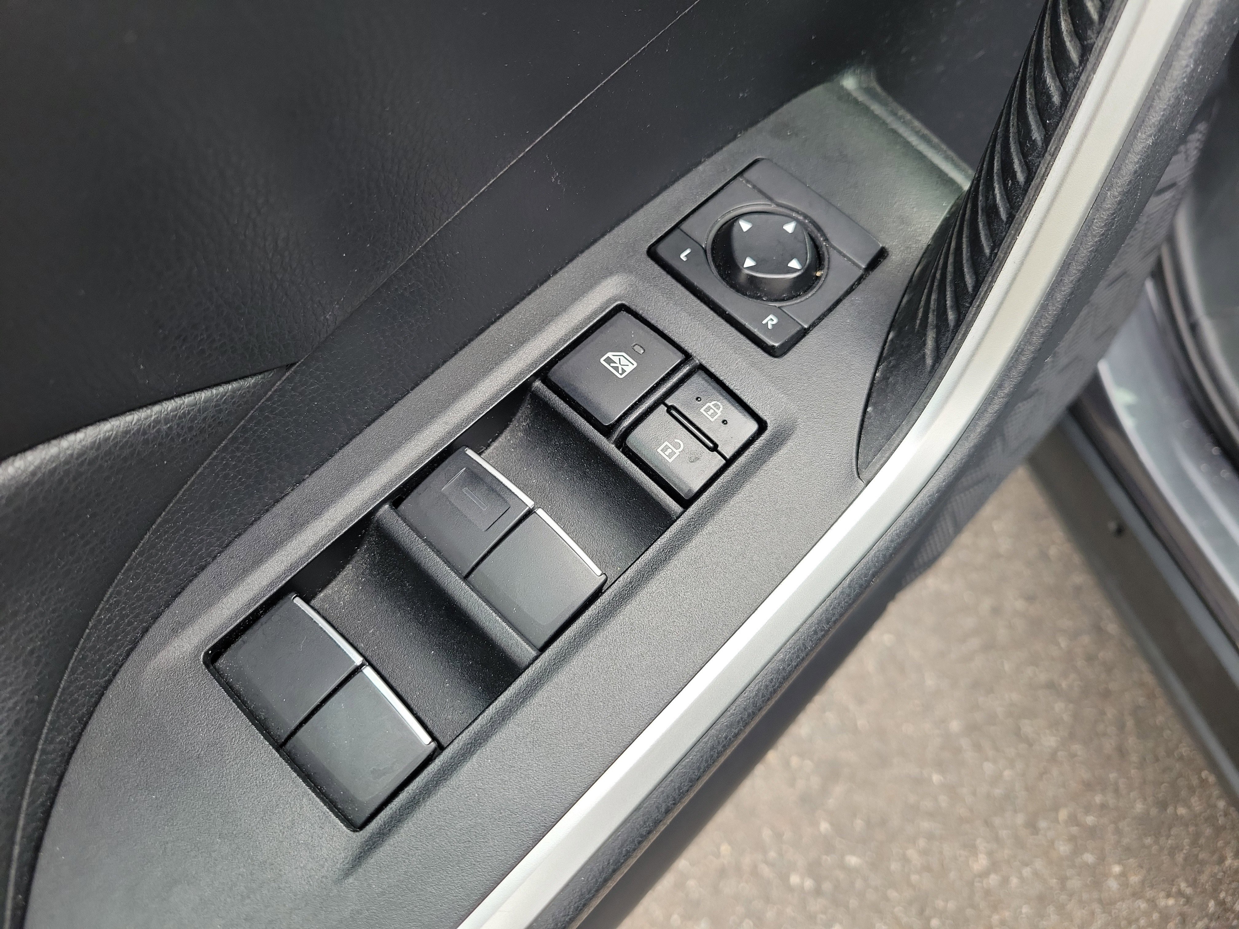 Used 2019 Toyota RAV4 XLE Premium image 22