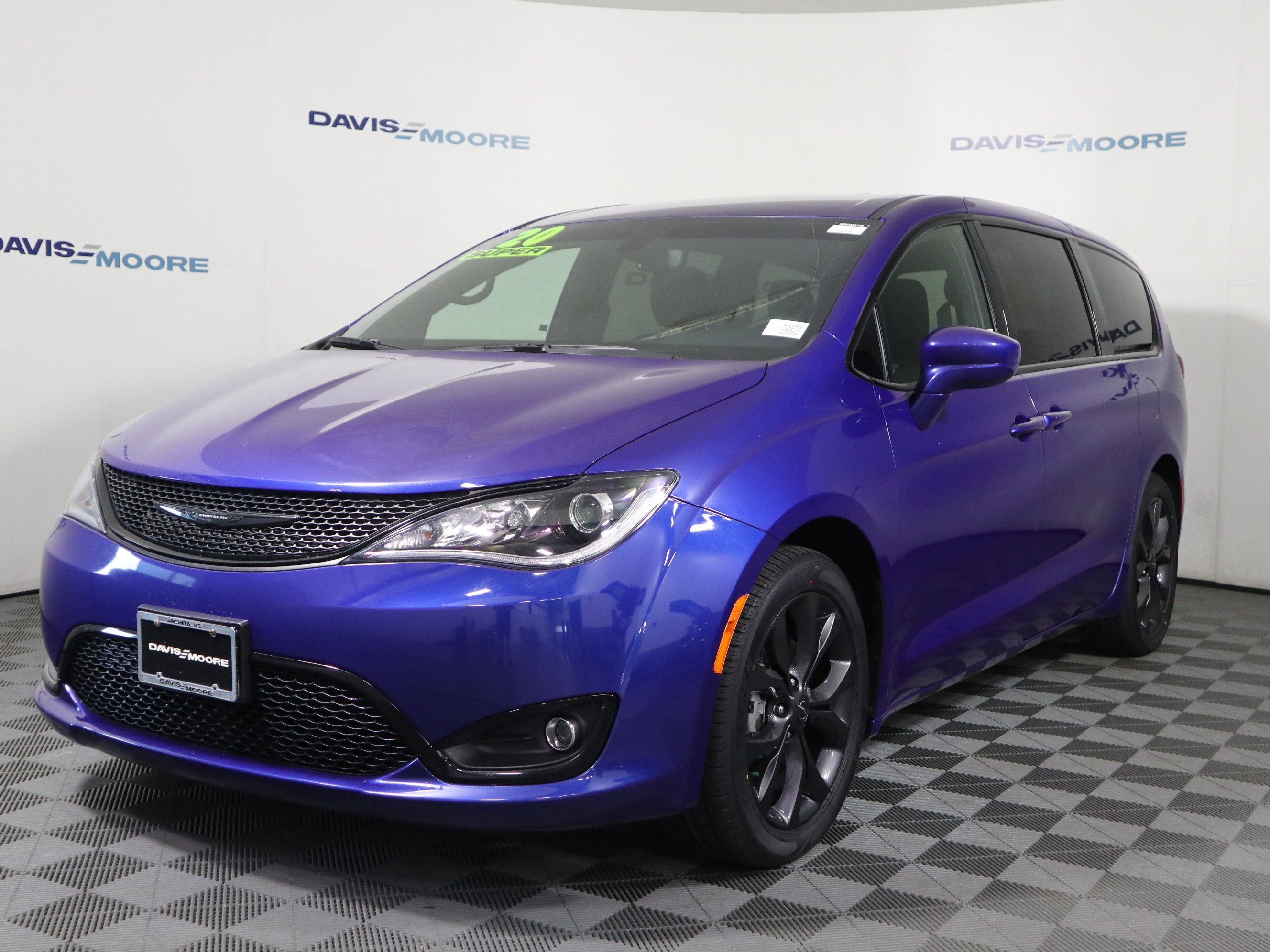 Used 2020 Chrysler Pacifica Touring w/ S Appearance Package image 11