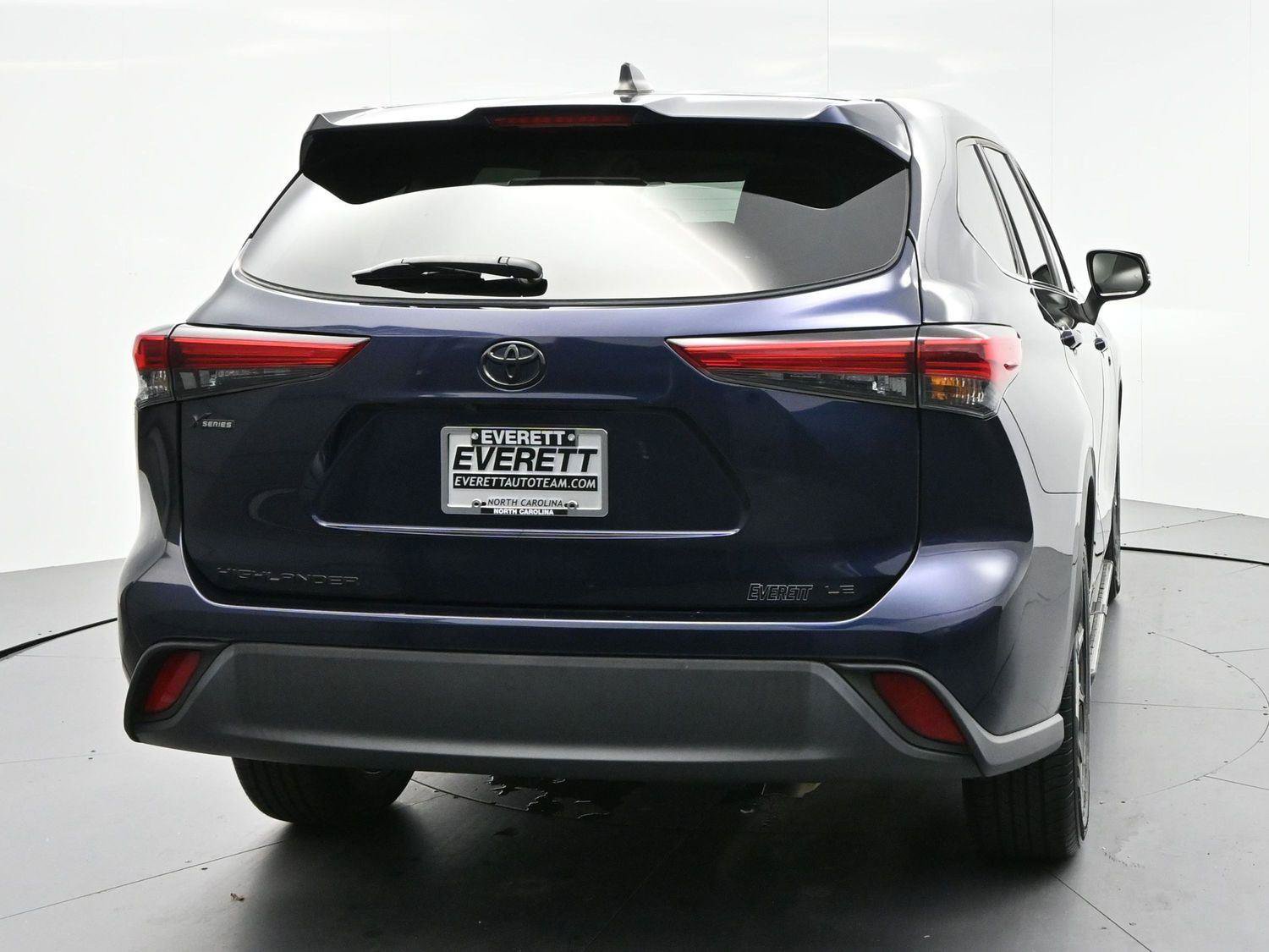 Used 2023 Toyota Highlander LE FWD image 6