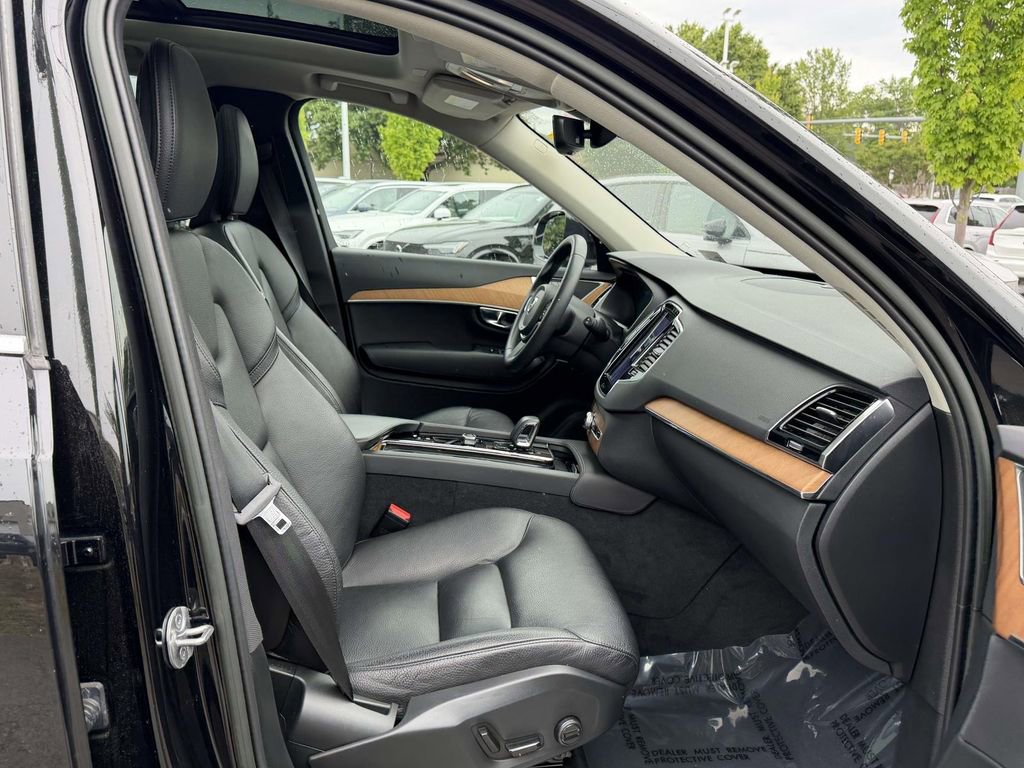 Used 2023 Volvo XC90 B5 Plus AWD/4WD image 12