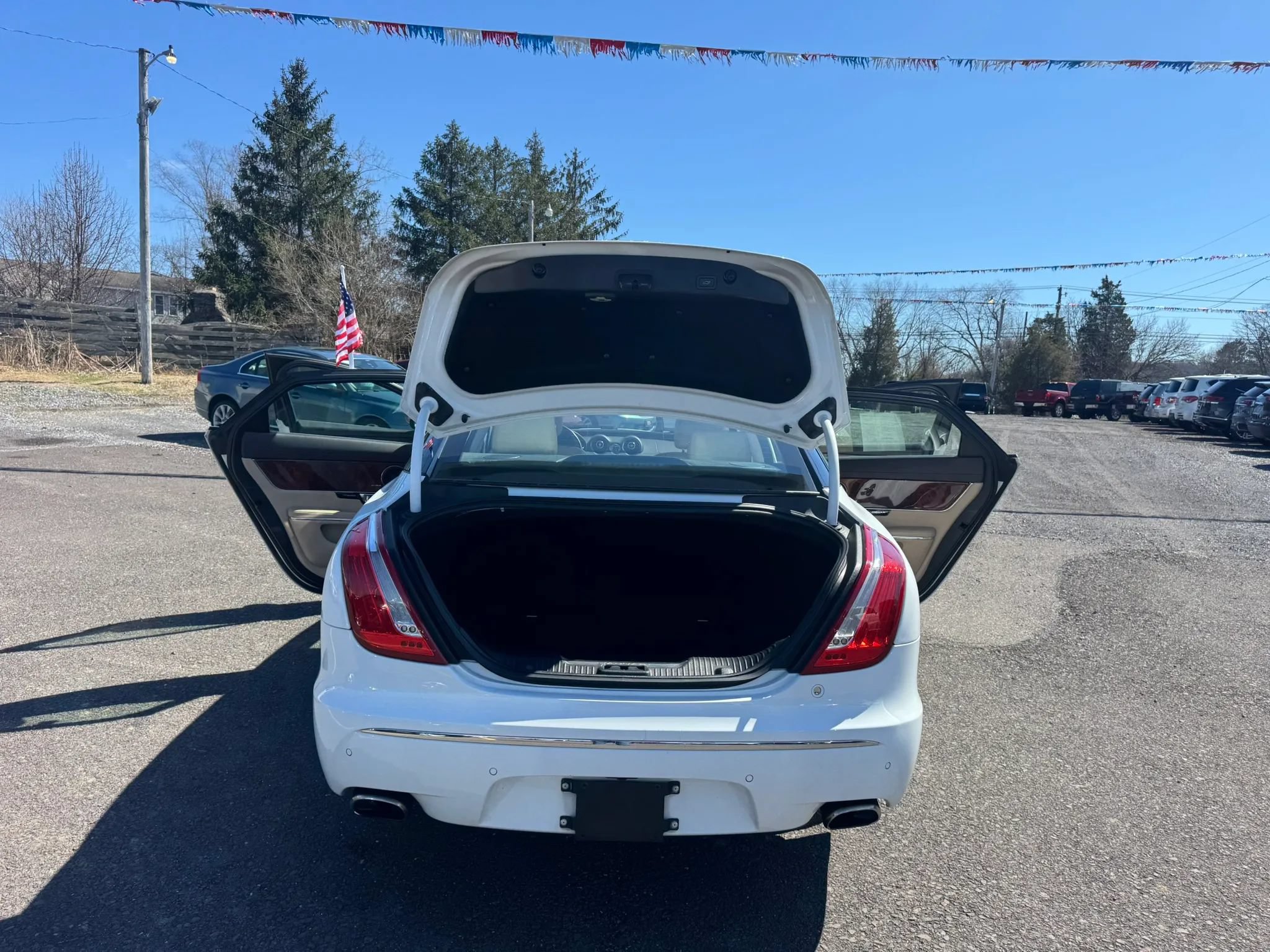 Used 2015 Jaguar XJ RWD image 18