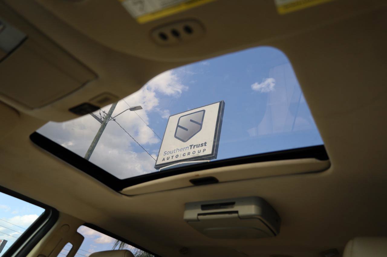 Used 2016 Ford Expedition XLT w/ Equipment Group 202A RWD image 12