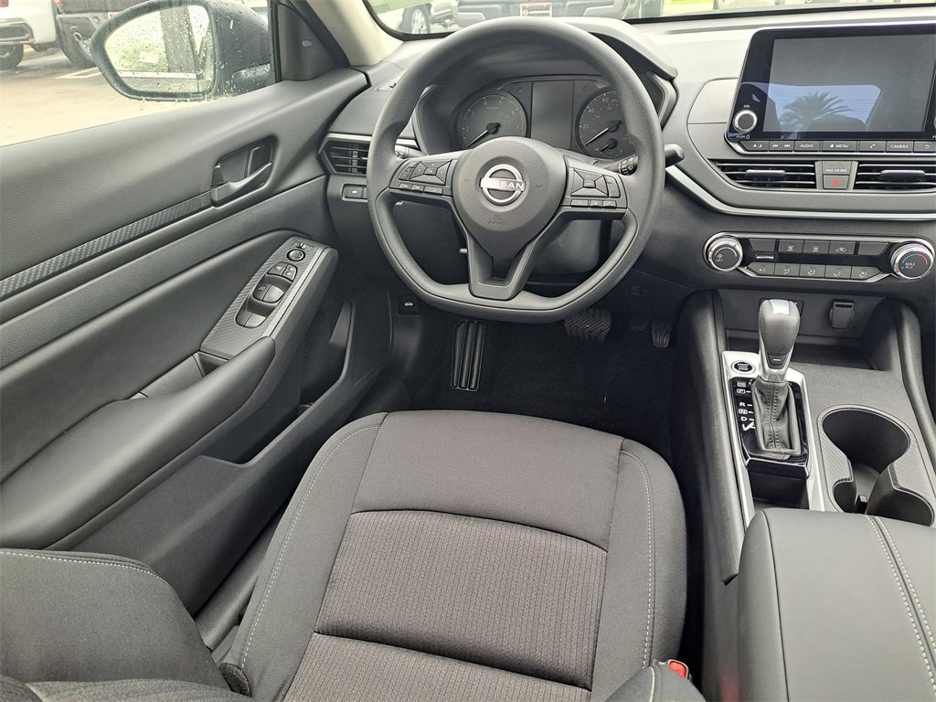 Used 2025 Nissan Altima 2.5 S image 11