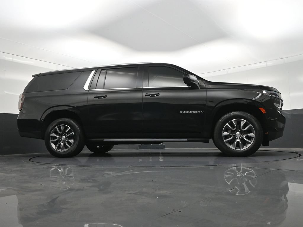 Used 2023 Chevrolet Suburban LT RWD image 31