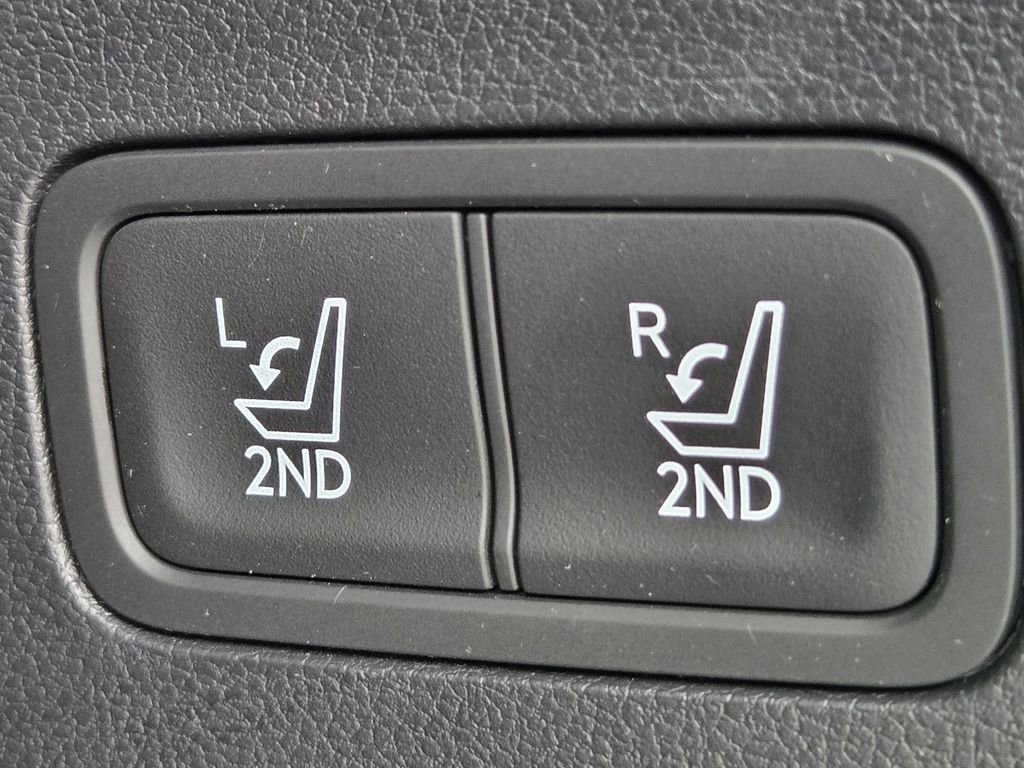 Used 2025 Hyundai Santa Fe SEL FWD image 31