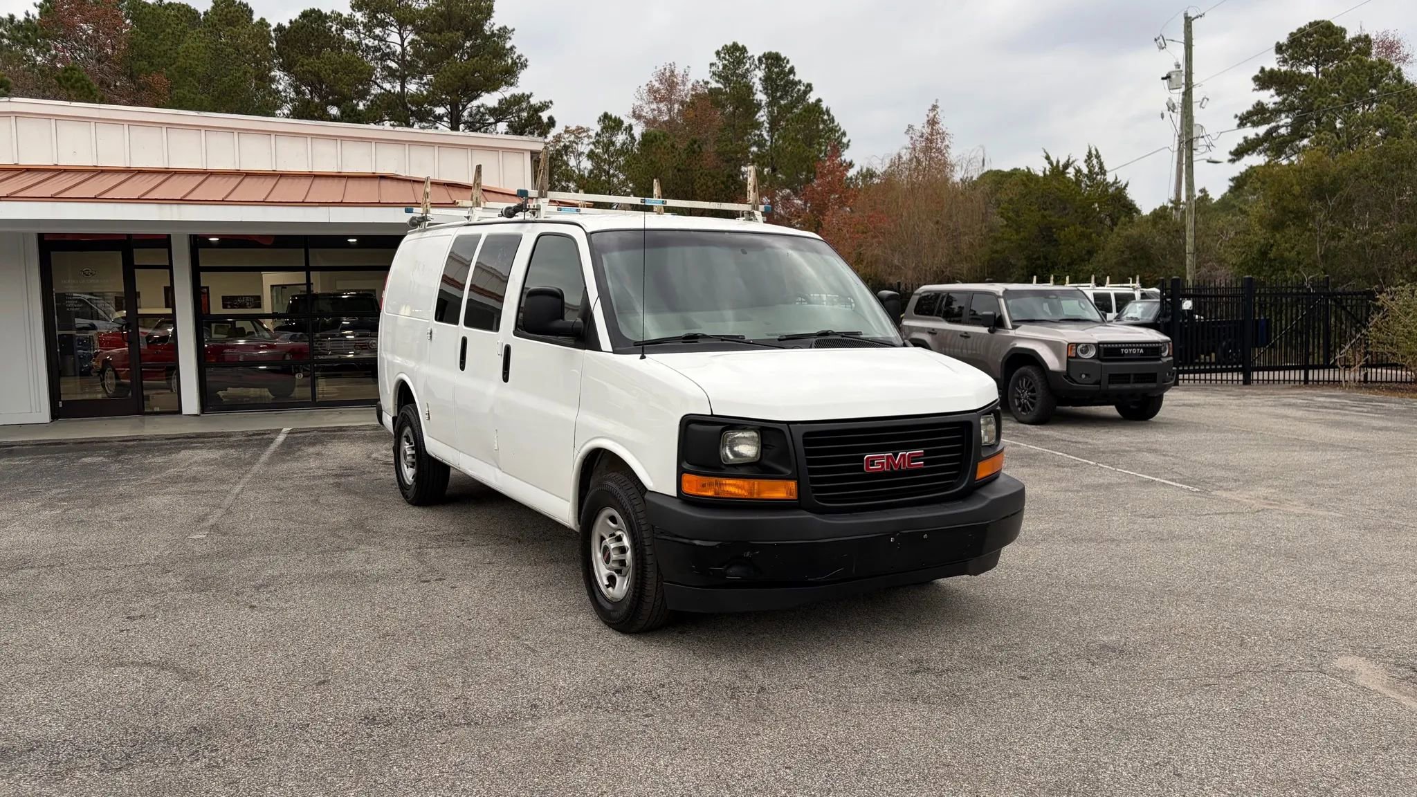 Used 2017 GMC Savana 2500 image 9