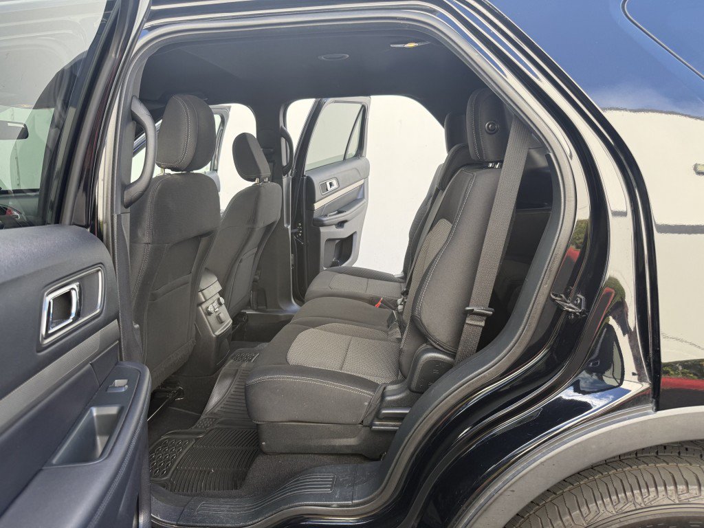Used 2018 Ford Explorer XLT w/ Equipment Group 201A FWD image 15