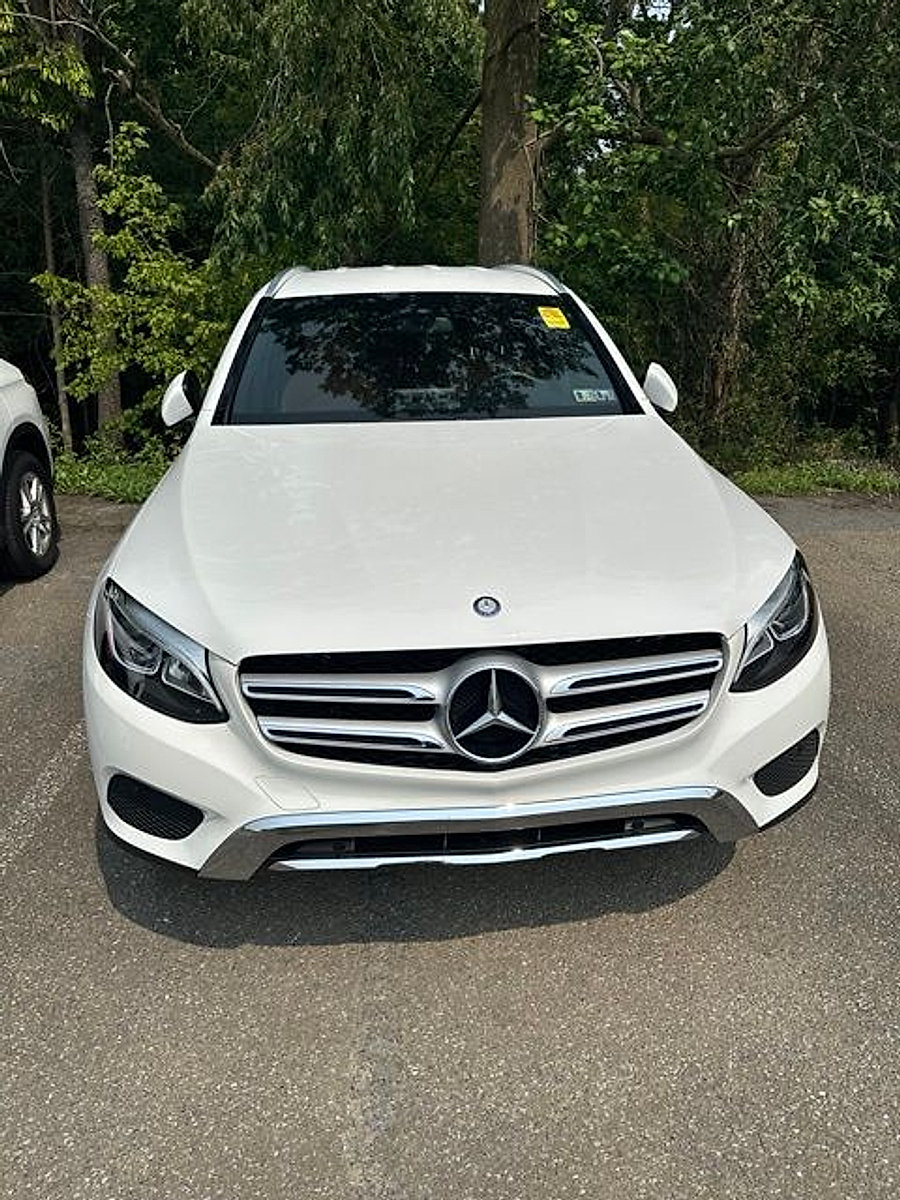 Used 2017 Mercedes-Benz GLC 300 4MATIC image 2