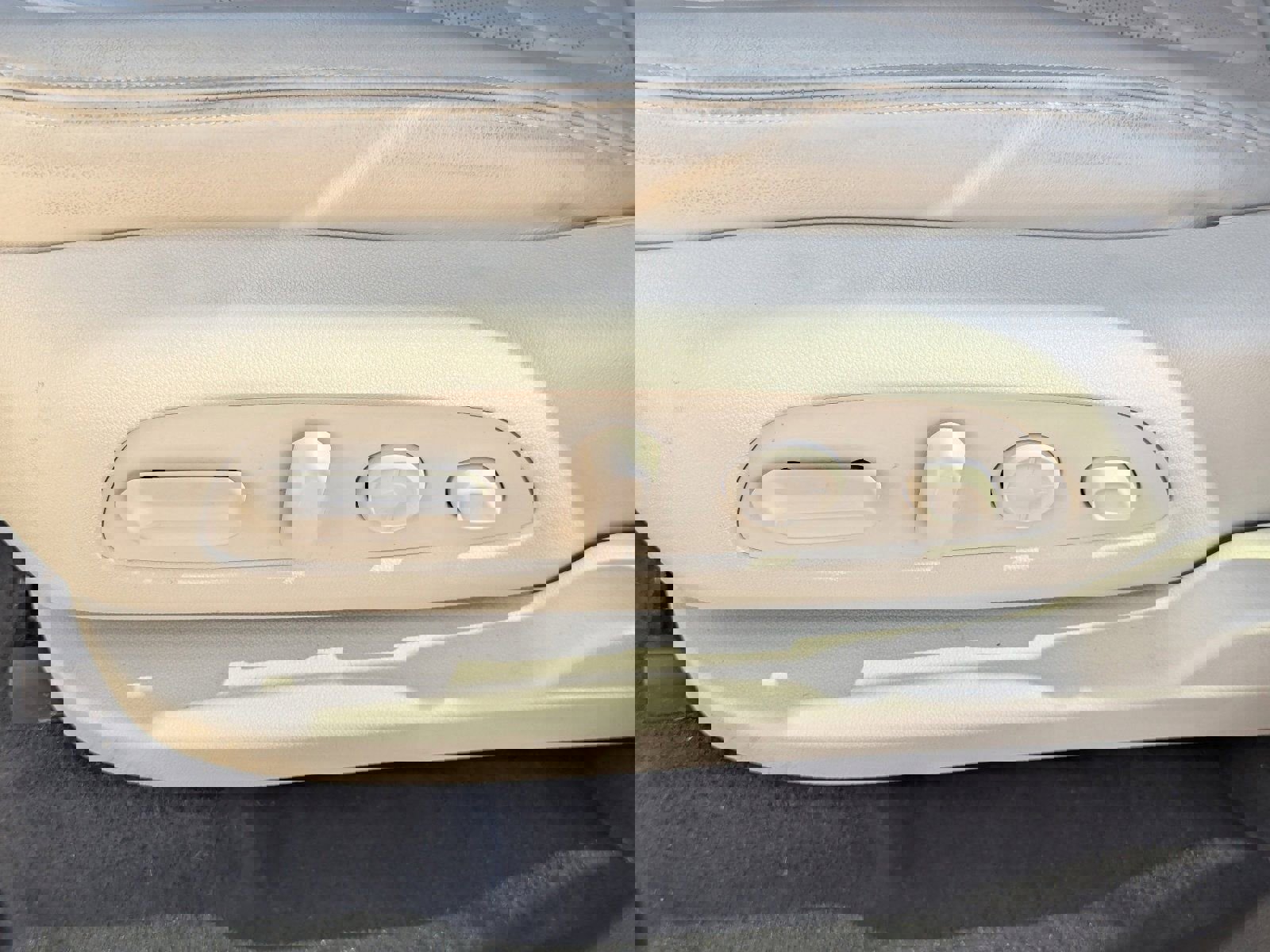 Used 2023 Buick Enclave Avenir w/ Avenir Technology Package image 24