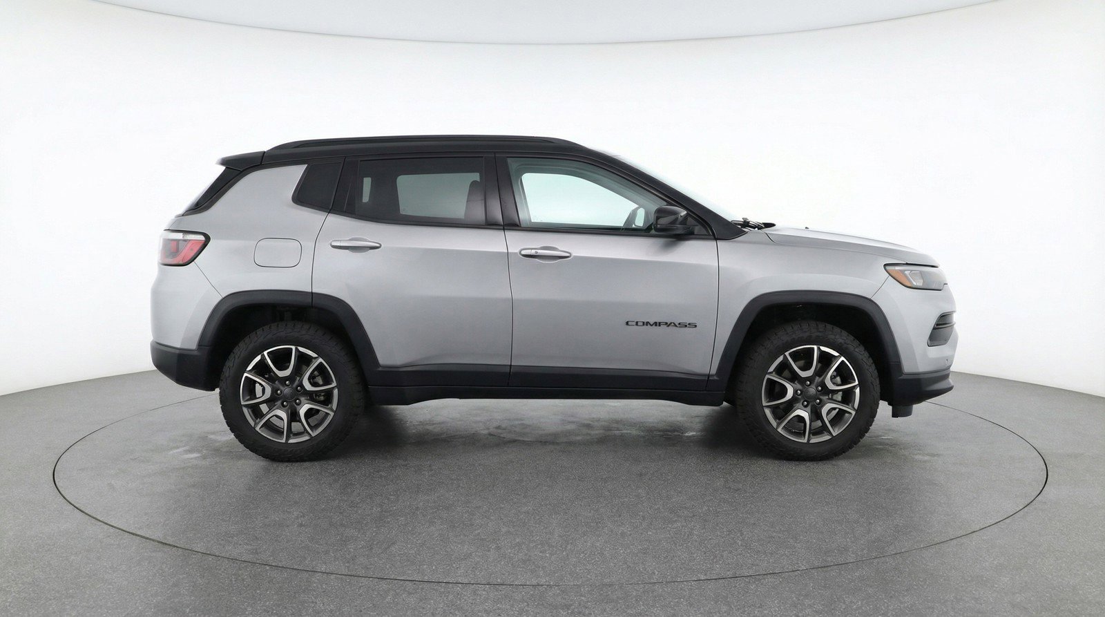 Used 2025 Jeep Compass Trailhawk AWD/4WD image 11