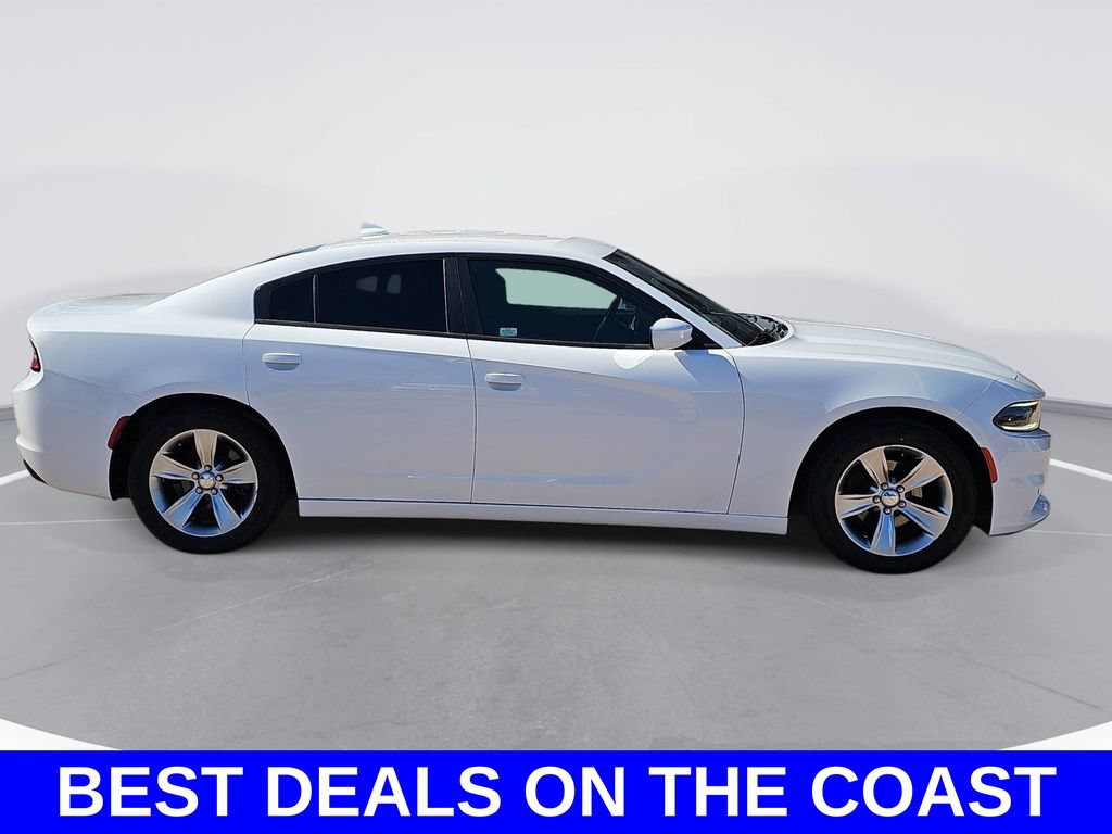 Used 2018 Dodge Charger SXT Plus RWD image 2