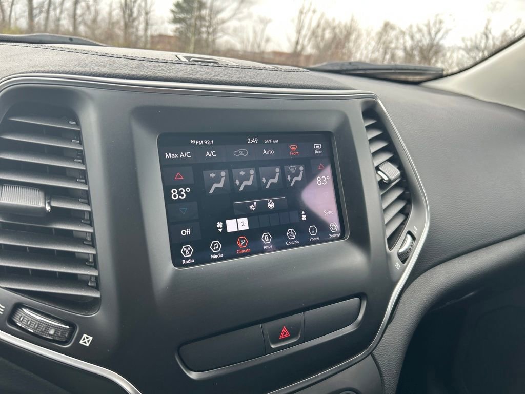 Used 2019 Jeep Cherokee Latitude Plus w/ Comfort/Convenience Group image 30