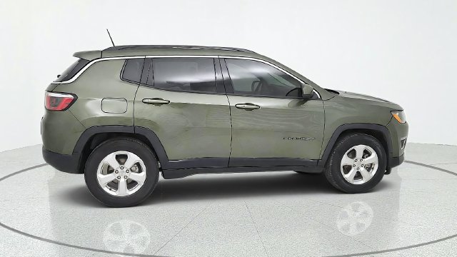 Used 2019 Jeep Compass Latitude FWD image 4