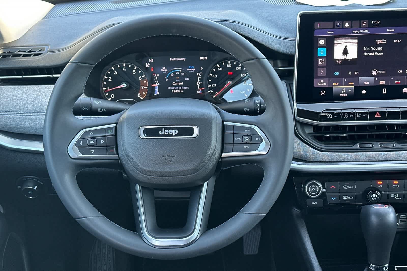 Used 2022 Jeep Compass Latitude AWD/4WD image 16