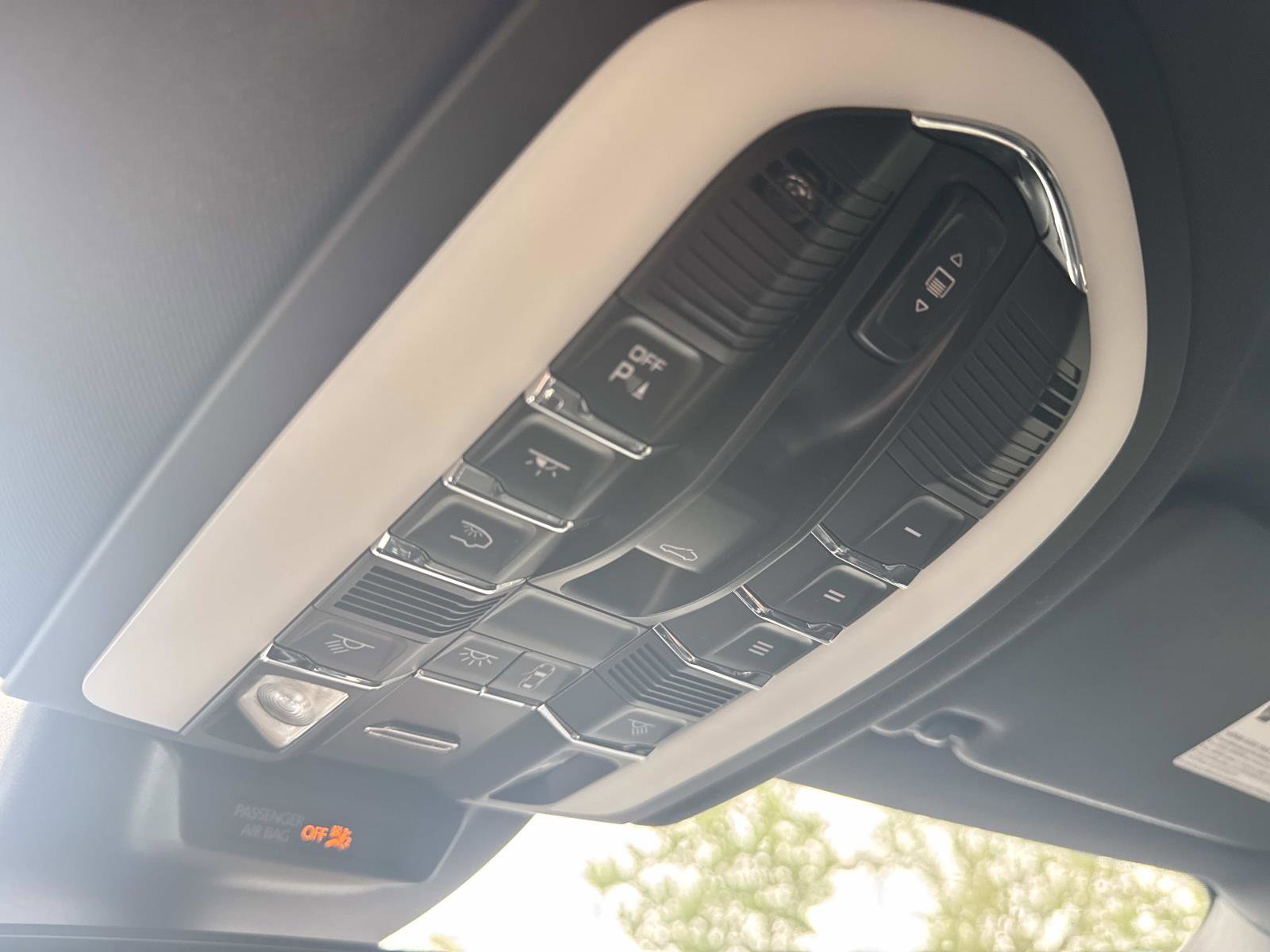 Used 2020 Porsche Macan image 25