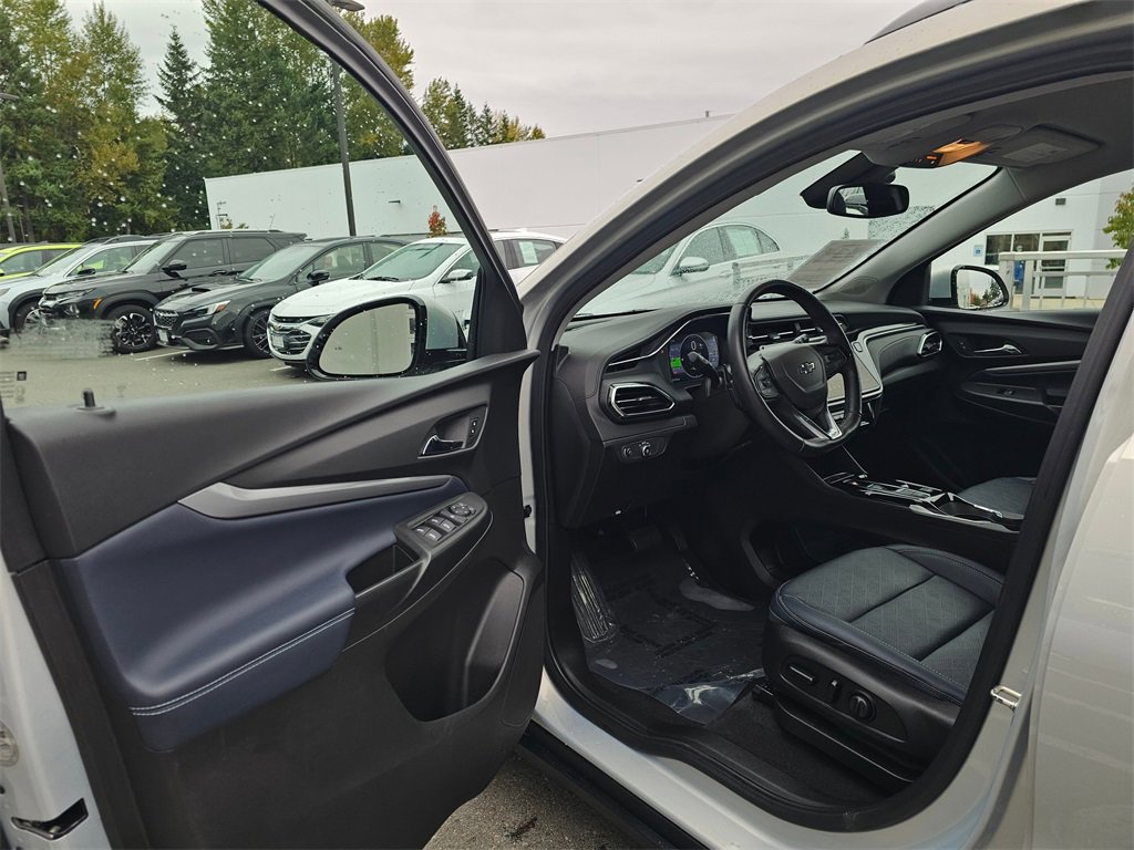 Used 2022 Chevrolet Bolt EUV LT w/ Convenience Package image 21