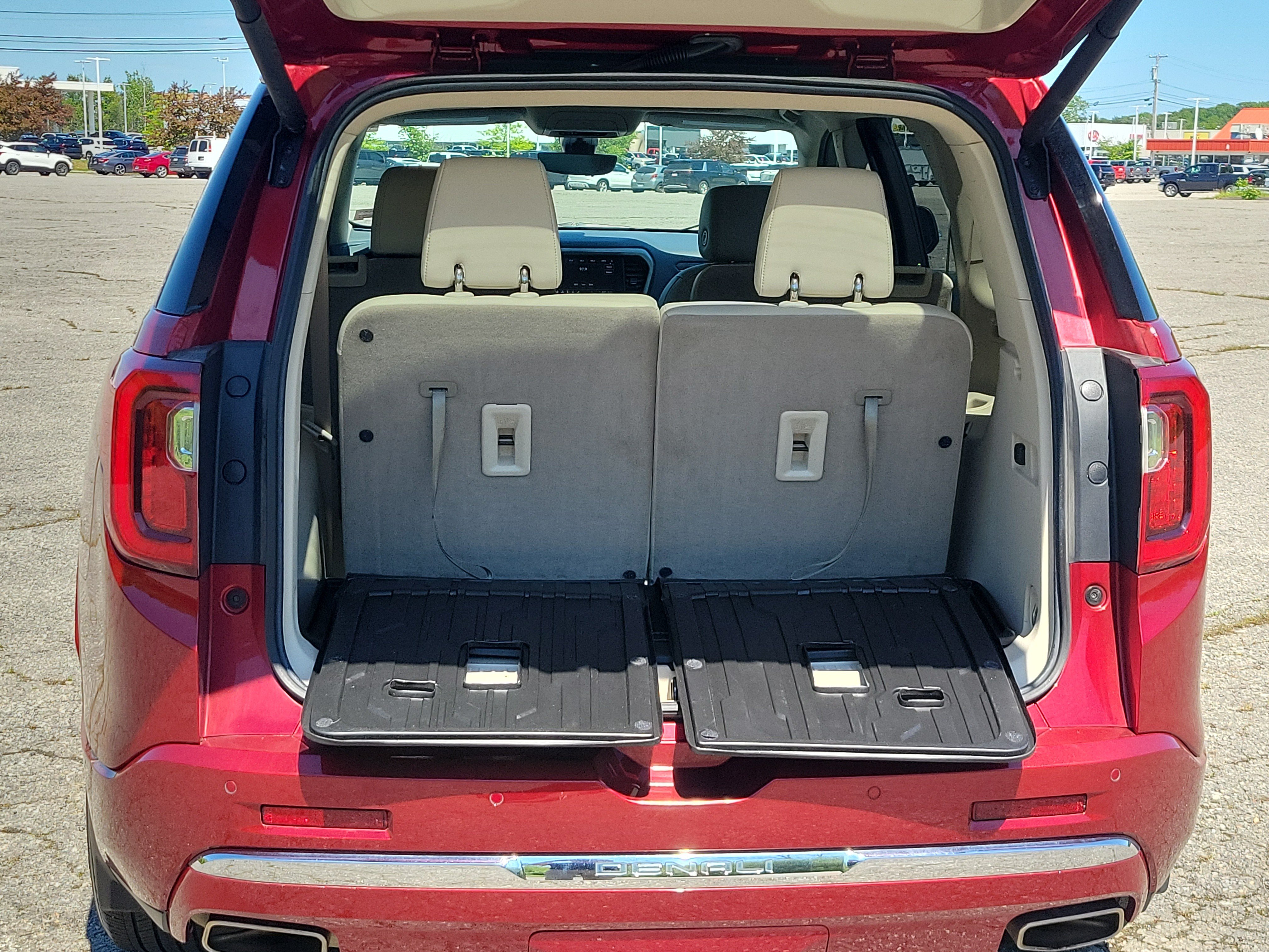 Used 2022 GMC Acadia Denali w/ Denali Ultimate Package AWD/4WD image 18