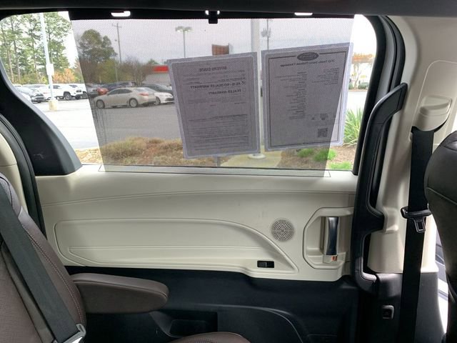 Certified 2023 Toyota Sienna Platinum image 10