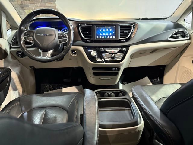 Used 2019 Chrysler Pacifica Touring-L FWD image 25