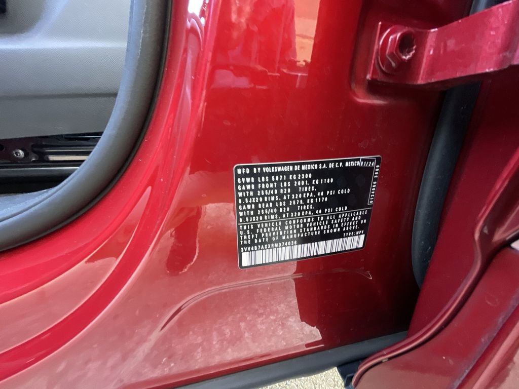 Used 2024 Volkswagen Tiguan SEL R-Line image 33