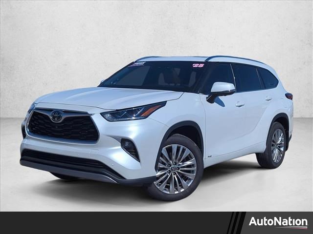 Used 2025 Toyota Highlander Platinum image 1