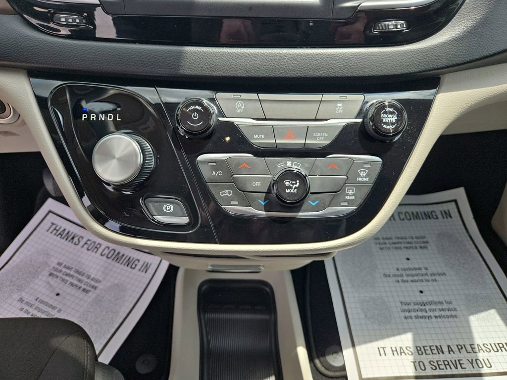 Used 2023 Chrysler Voyager LX FWD image 19