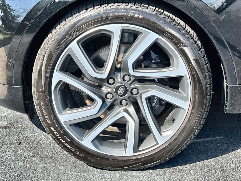Certified 2025 Land Rover Discovery Metropolitan Edition AWD/4WD image 10