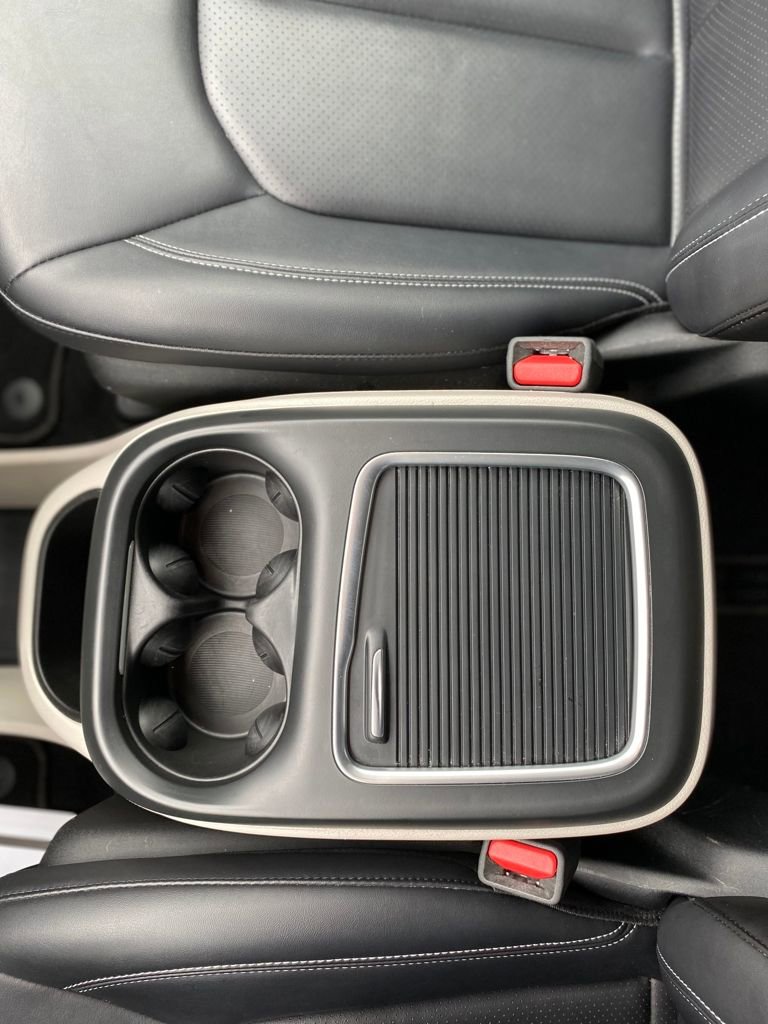 Used 2024 Chrysler Pacifica Touring-L image 23